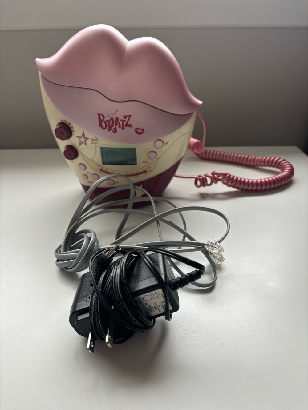 Vintage BRATZ lips phone & radio - Picture 6 of 6